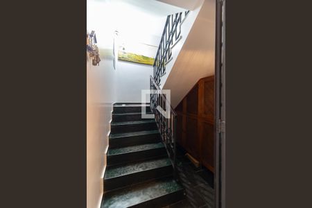 Casa à venda com 196m², 3 quartos e 3 vagasEscada