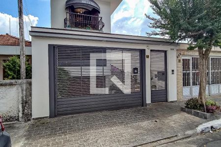 Casa à venda com 196m², 3 quartos e 3 vagasFachada