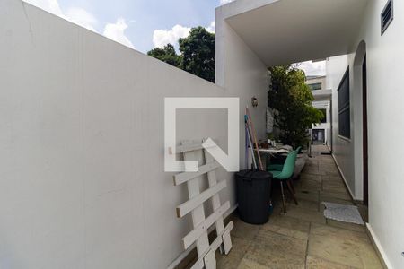 Casa à venda com 196m², 3 quartos e 3 vagasCorredor Lateral