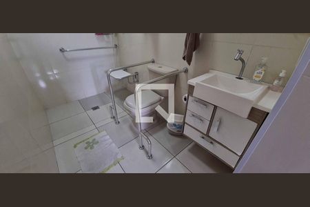 Casa à venda com 136m², 4 quartos e 4 vagas Casa à venda com 136m², 4 quartos e 4 vagasBanheiro 1