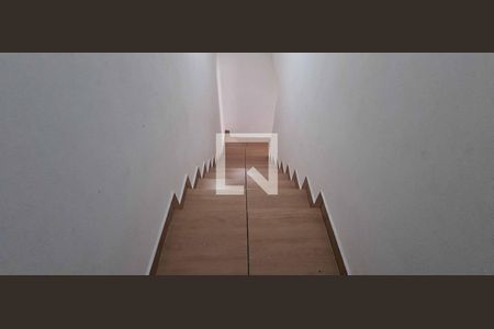 Casa à venda com 136m², 4 quartos e 4 vagas Casa à venda com 136m², 4 quartos e 4 vagasEscadas