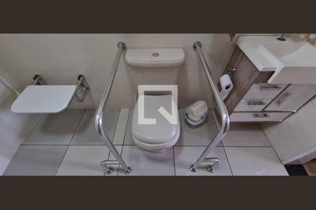 Casa à venda com 136m², 4 quartos e 4 vagas Casa à venda com 136m², 4 quartos e 4 vagasBanheiro 1