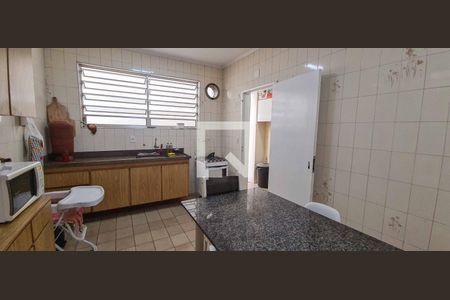 Casa à venda com 136m², 4 quartos e 4 vagas Casa à venda com 136m², 4 quartos e 4 vagasCozinha
