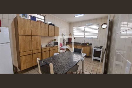 Casa à venda com 136m², 4 quartos e 4 vagas Casa à venda com 136m², 4 quartos e 4 vagasCozinha