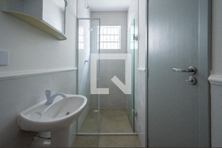 Banheiro de casa para alugar com 1 quarto, 27m² em Vila Guarani (zona Sul), São Paulo