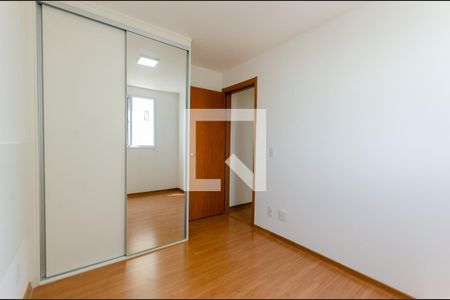 Quarto 1 de apartamento para alugar com 2 quartos, 45m² em Jardim Íris, São Paulo