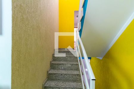 Escada de casa à venda com 3 quartos, 221m² em Jardim Calux, São Bernardo do Campo