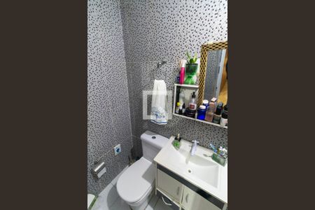 Banheiro da Suíte 1 de casa para alugar com 2 quartos, 80m² em Vila Arizona, Itaquaquecetuba