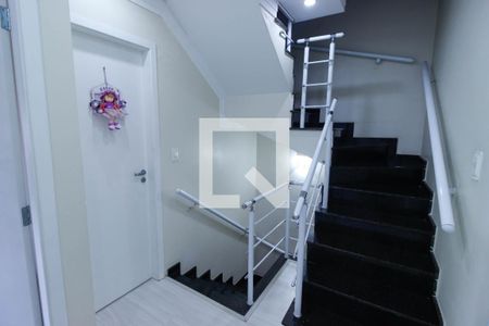 Casa de condomínio à venda com 136m², 3 quartos e 2 vagas Casa de condomínio à venda com 136m², 3 quartos e 2 vagasEscada