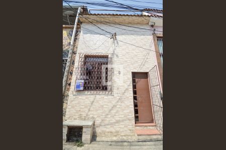 Casa à venda com 215m², 3 quartos e sem vaga Casa à venda com 215m², 3 quartos e sem vagaFachada