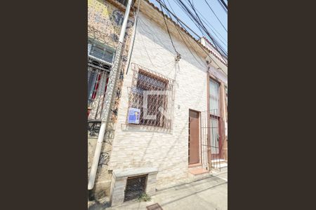 Casa à venda com 215m², 3 quartos e sem vaga Casa à venda com 215m², 3 quartos e sem vagaFachada