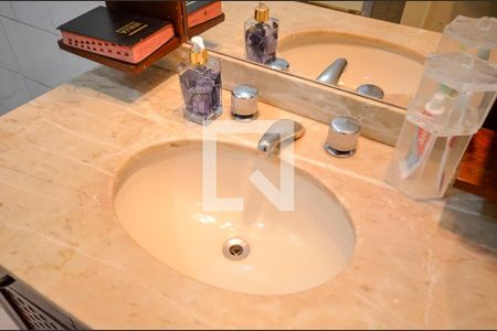 Casa à venda com 215m², 3 quartos e sem vaga Casa à venda com 215m², 3 quartos e sem vagaBanheiro da Suíte 2