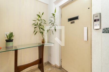 Hall de Entrada de apartamento à venda com 3 quartos, 100m² em Vila Nova Conceição, São Paulo