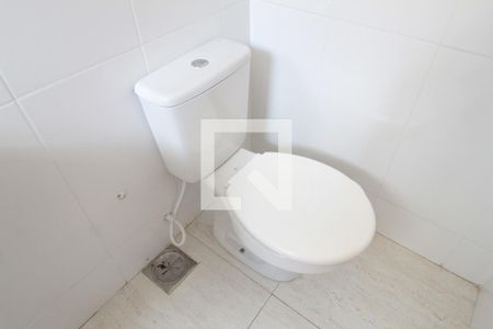 Banheiro das Semi-Suítes de apartamento para alugar com 2 quartos, 56m² em Jardim Leblon, Belo Horizonte
