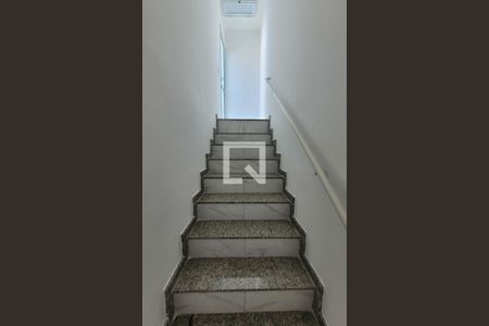 Apartamento à venda com 97m², 2 quartos e 2 vagasEscada