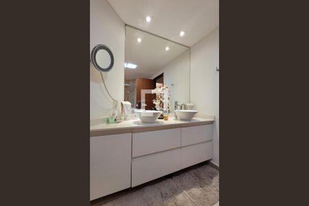 Apartamento à venda com 170m², 2 quartos e 3 vagasBanheiro da suíte 2 