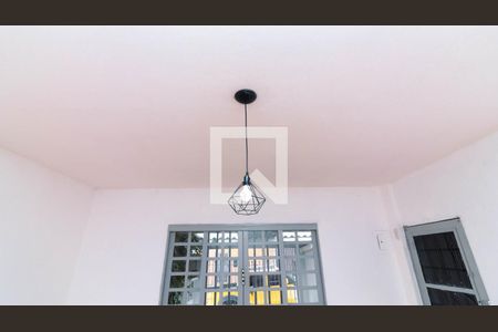 Detalhe Sala de casa para alugar com 2 quartos, 120m² em Vila Dalila, São Paulo