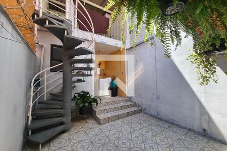 Casa à venda com 82m², 4 quartos e 1 vagaQuintal