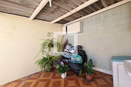 Casa à venda com 82m², 4 quartos e 1 vagaÁrea de Serviço