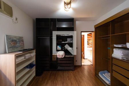 Casa de condomínio à venda com 544m², 4 quartos e 2 vagasSuíte 01