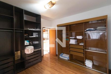 Casa de condomínio à venda com 544m², 4 quartos e 2 vagasSuíte 01