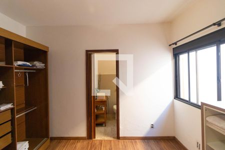 Casa de condomínio à venda com 544m², 4 quartos e 2 vagasSuíte 01