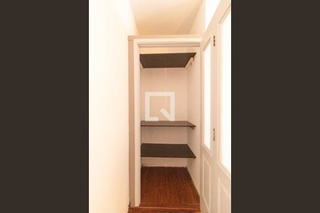 Casa de condomínio à venda com 544m², 4 quartos e 2 vagasSuíte 04 - Armário