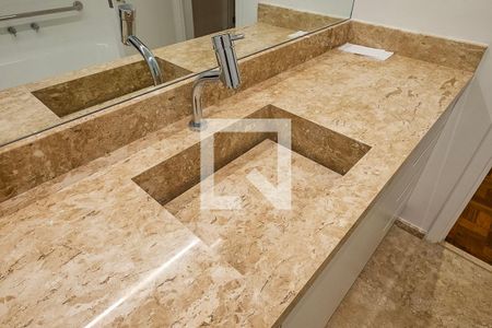 Apartamento à venda com 300m², 4 quartos e 2 vagasSuíte - Banheiro