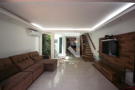 Sala de casa para alugar com 4 quartos, 200m² em Jardim Maria Estela, São Paulo