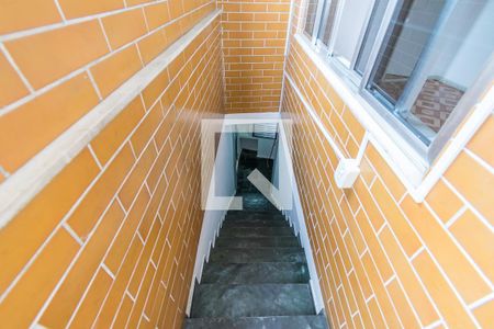 Varanda da Sala - Escada de acesso de apartamento para alugar com 1 quarto, 60m² em Braz de Pina, Rio de Janeiro