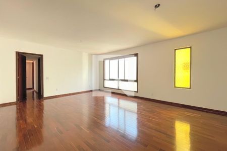 Sala de apartamento para alugar com 3 quartos, 130m² em Petrópolis, Porto Alegre