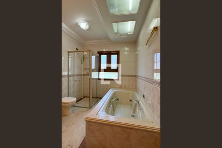 Casa de condomínio à venda com 975m², 4 quartos e 8 vagasBanheiro da Suíte 1