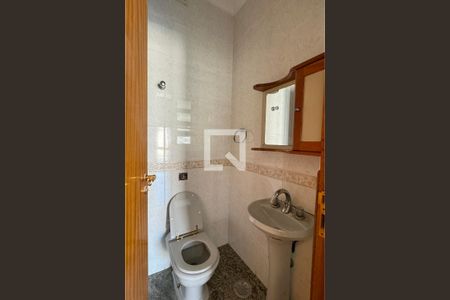 Casa de condomínio à venda com 975m², 4 quartos e 8 vagasBanheiro