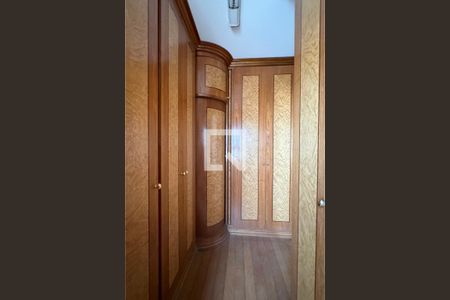 Casa de condomínio à venda com 975m², 4 quartos e 8 vagasCloset da suíte 3