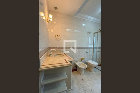 Casa de condomínio à venda com 975m², 4 quartos e 8 vagasBanheiro da Suíte 1