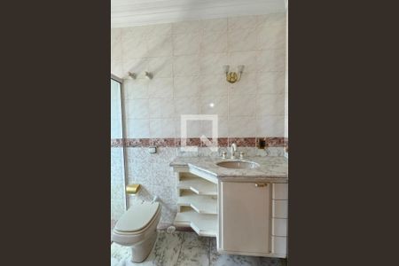 Casa de condomínio à venda com 975m², 4 quartos e 8 vagasBanheiro da Suíte 4