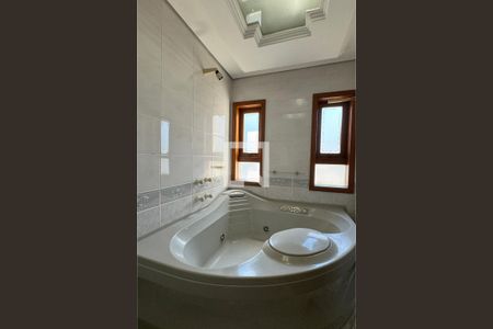 Casa de condomínio à venda com 975m², 4 quartos e 8 vagasBanheiro da Suíte 3