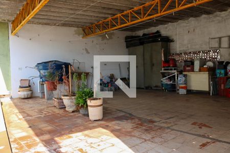 Casa à venda com 400m², 3 quartos e 3 vagas Casa à venda com 400m², 3 quartos e 3 vagasTerraço