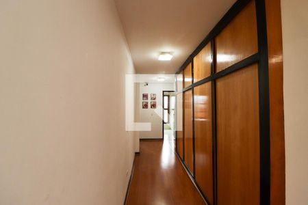 Casa à venda com 780m², 5 quartos e 4 vagasCorredor