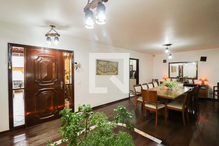Casa à venda com 780m², 5 quartos e 4 vagasSala