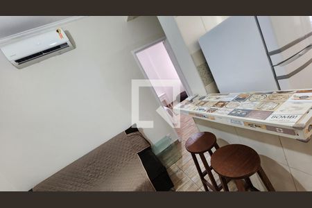 Detalhe Sala de apartamento para alugar com 1 quarto, 50m² em Gonzaga, Santos