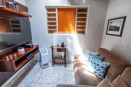 Sala de TV de casa à venda com 3 quartos, 199m² em Copacabana, Belo Horizonte