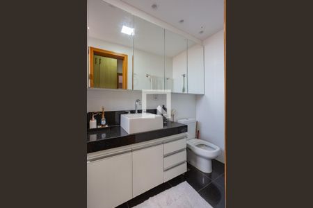 Banheiro da Suíte de apartamento à venda com 4 quartos, 240m² em Padre Eustáquio, Belo Horizonte