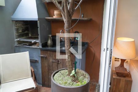 Casa de condomínio para alugar com 130m², 2 quartos e 2 vagas Casa de condomínio para alugar com 130m², 2 quartos e 2 vagasSacada/Churrasqueira