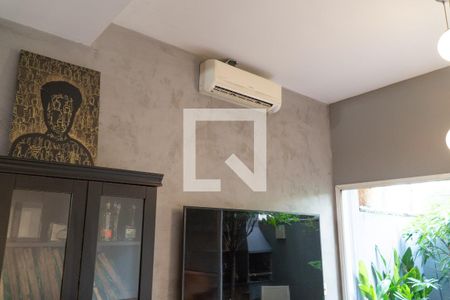 Sala de casa de condomínio para alugar com 2 quartos, 130m² em Real Parque, São Paulo