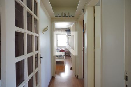 Corredor  de apartamento à venda com 2 quartos, 80m² em Floresta, Porto Alegre