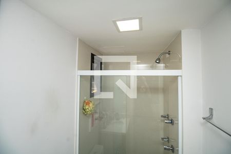 Banheiro 1, box e chuveiro de apartamento à venda com 2 quartos, 72m² em Moema, São Paulo