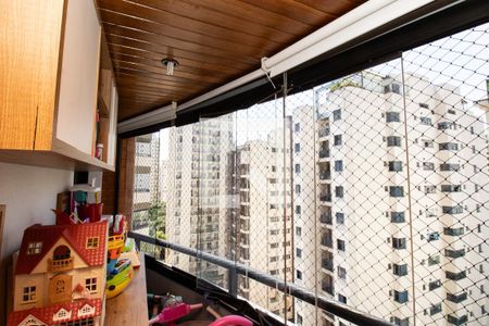 Sala, terraço com vista aberta de apartamento à venda com 2 quartos, 72m² em Moema, São Paulo