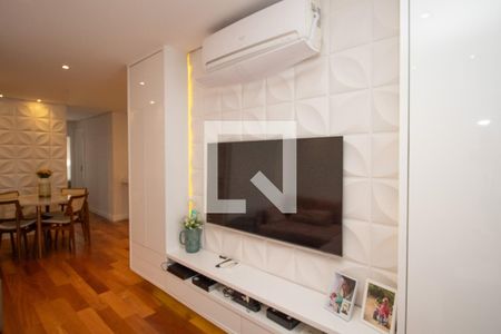 Sala, ar condicionado e rack TV de apartamento à venda com 2 quartos, 72m² em Moema, São Paulo