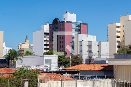 VISTA DA SACADA de apartamento para alugar com 2 quartos, 70m² em Vila Itapura, Campinas